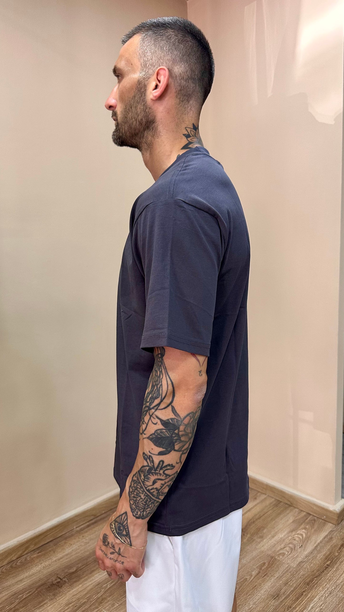 T-shirt grigia piombo
