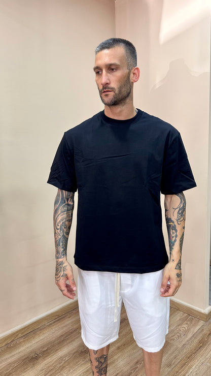 T-shirt nera