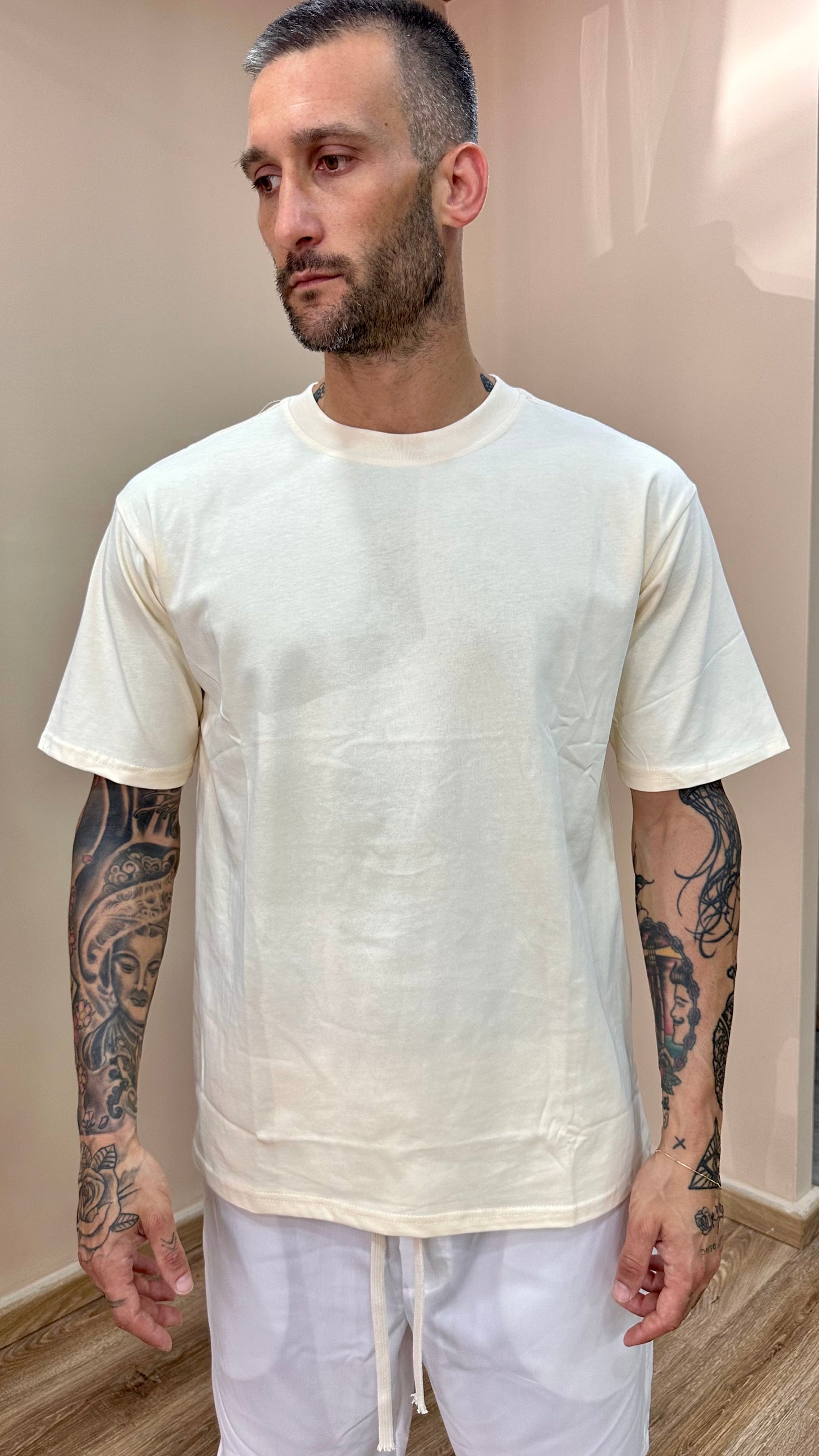 T-shirt beige