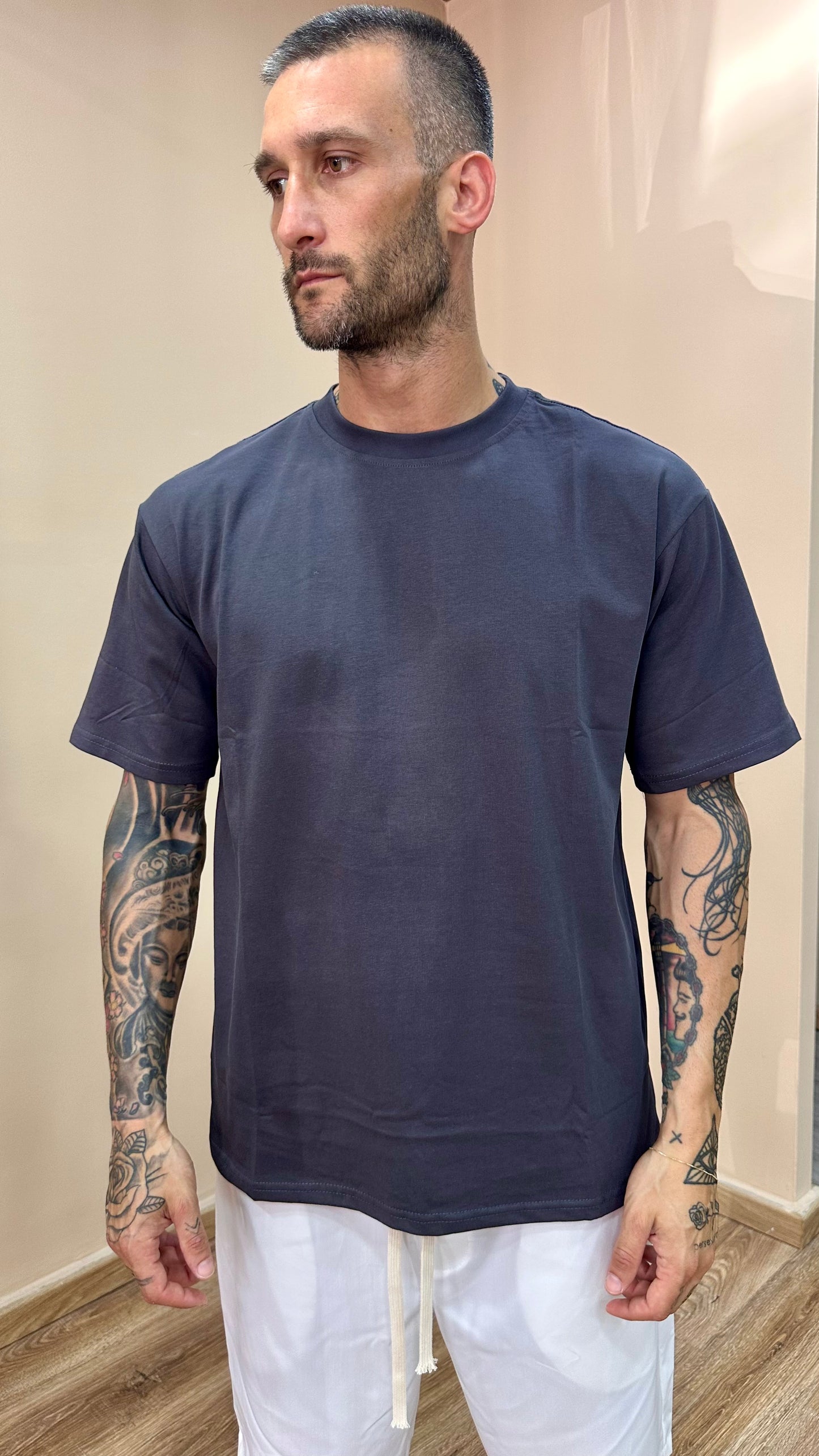 T-shirt grigia piombo